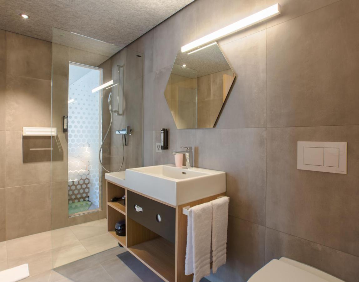 The Lab Hotel & Apartments ทูน ภายนอก รูปภาพ