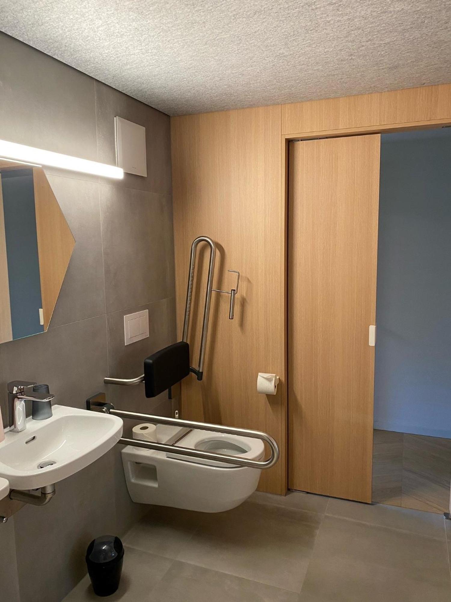 The Lab Hotel & Apartments ทูน ภายนอก รูปภาพ